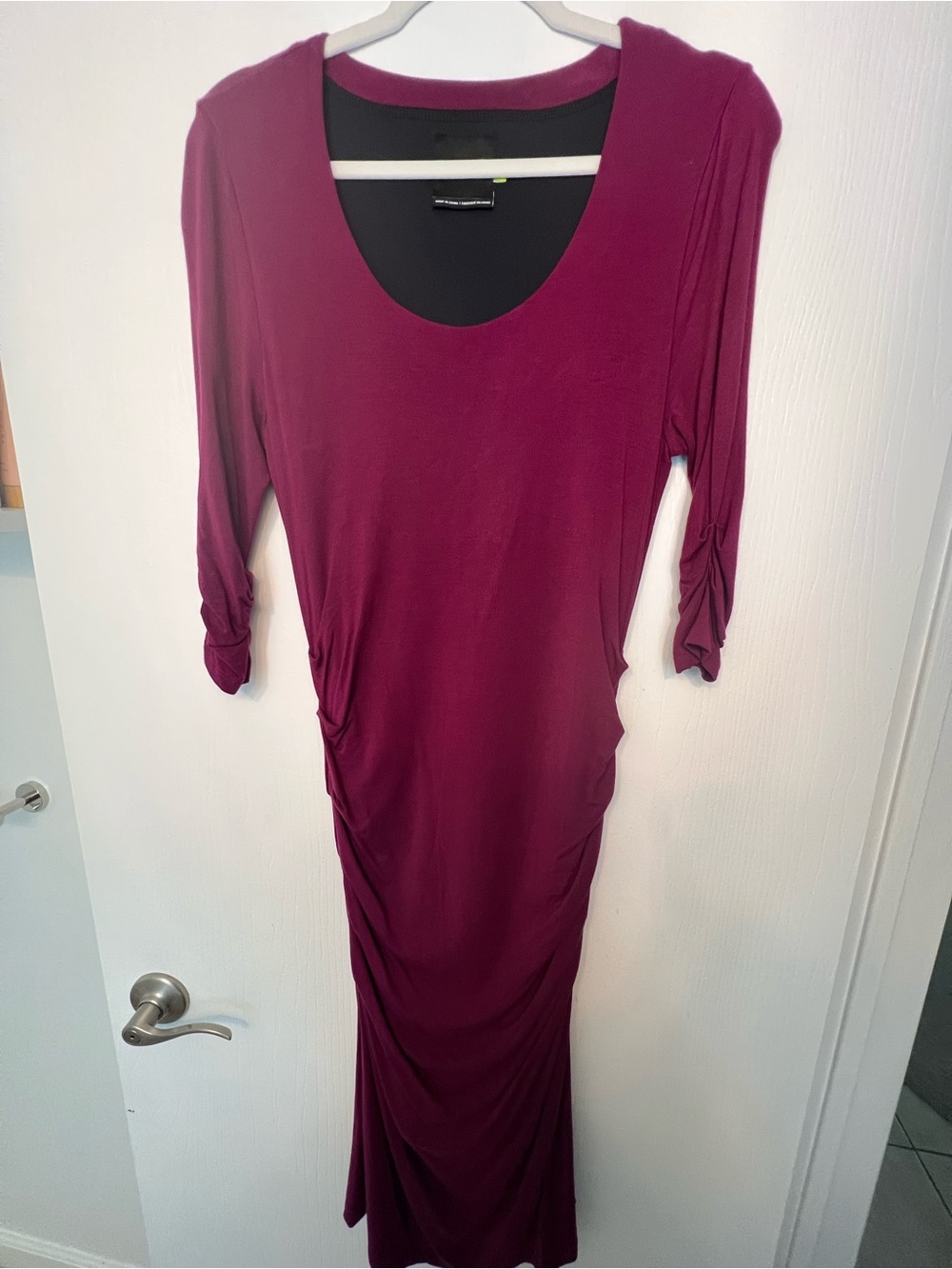 Lysse Scoop Neck Ruched Midi Dress in Plum